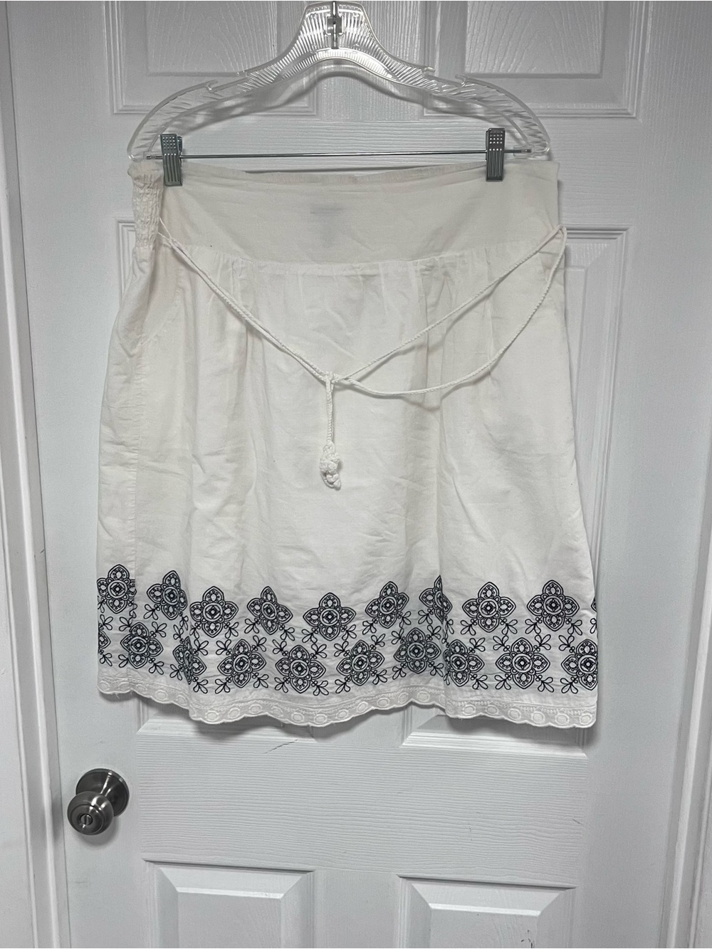 Dressbarn White A-Line Skirt with Black Embroidered Hem Size XL